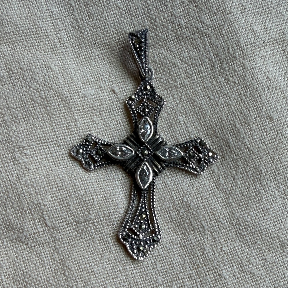 ⚜️Intricate ⚜️ Vintage Sterling Silver Ornate Cross Pendant Marked 925 - Picture 3 of 12